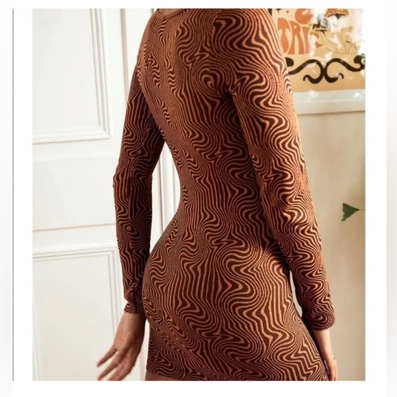 - Urban Outfitters NWT UO Dahlia Swirl Cut-Out Mini Dures - Picture 2 of 3